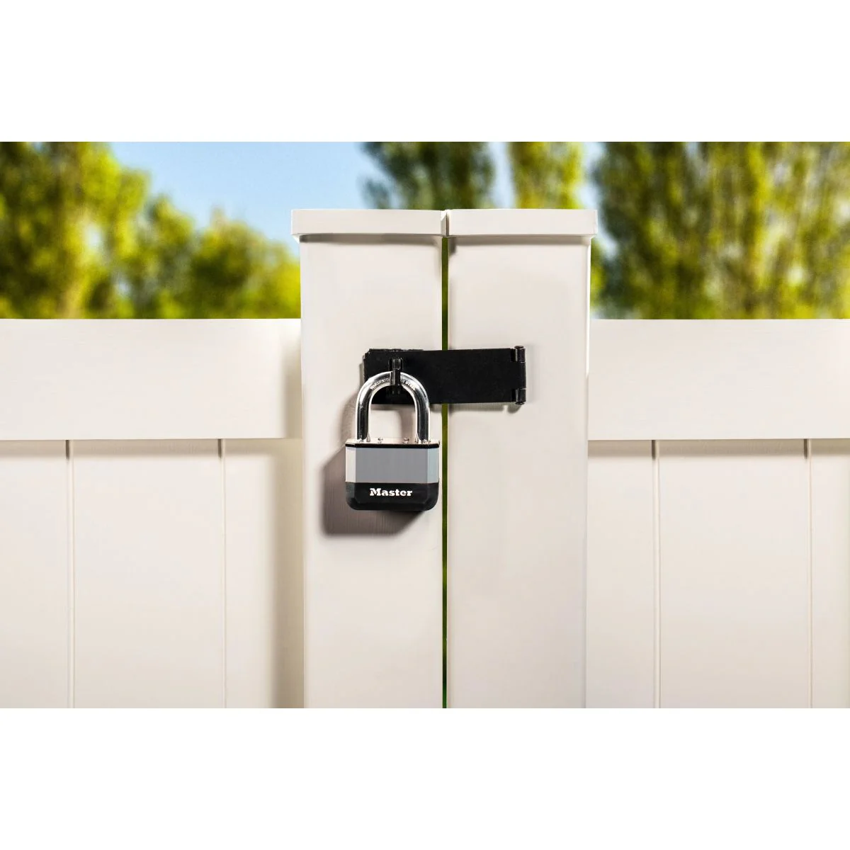 Master Lock Elite™ Heavy Duty Lock with Hardened Boron Steel Shackle, 2-5/8 in. wide, 1-1/2 in. Shackle - Image 4