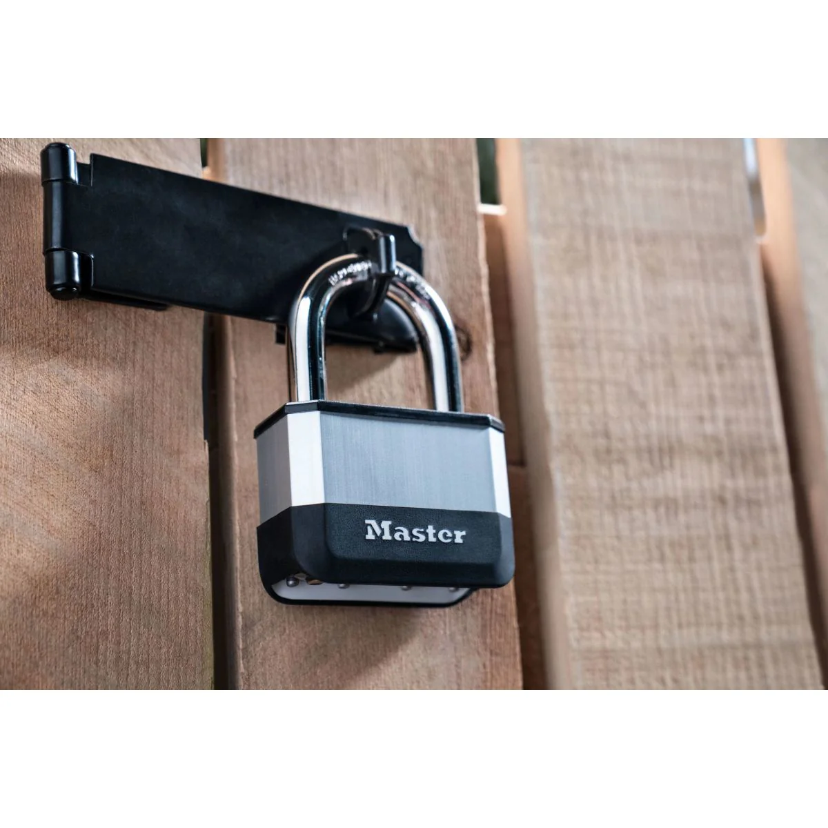 Master Lock Elite™ Heavy Duty Lock with Hardened Boron Steel Shackle, 2-5/8 in. wide, 1-1/2 in. Shackle - Image 5