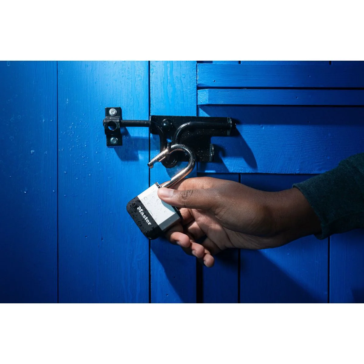 Master Lock Elite™ Heavy Duty Lock with Hardened Boron Steel Shackle, 2 in. wide - Image 7