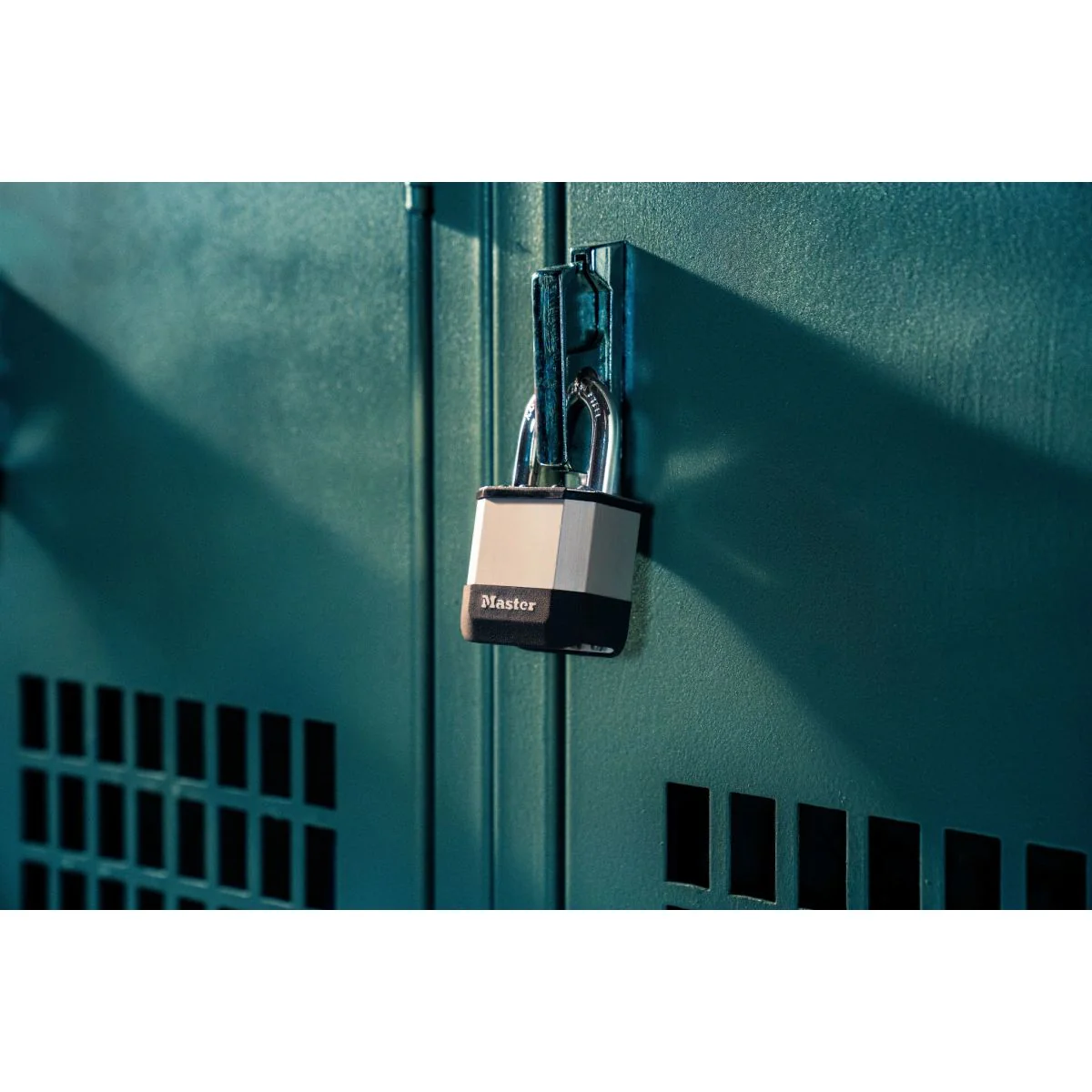 Master Lock Elite™ Heavy Duty Lock with Hardened Boron Steel Shackle, 2 in. wide - Image 9